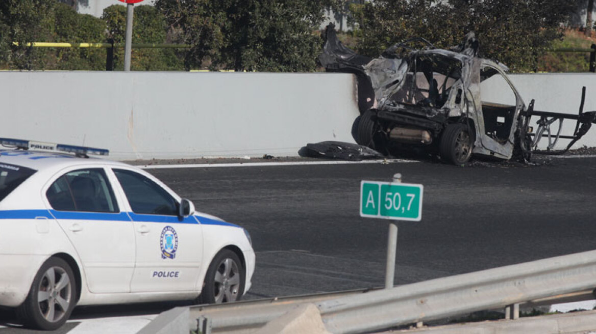 Μυστήριο καλύπτει την έκρηξη του Smart στην Αττική Οδό