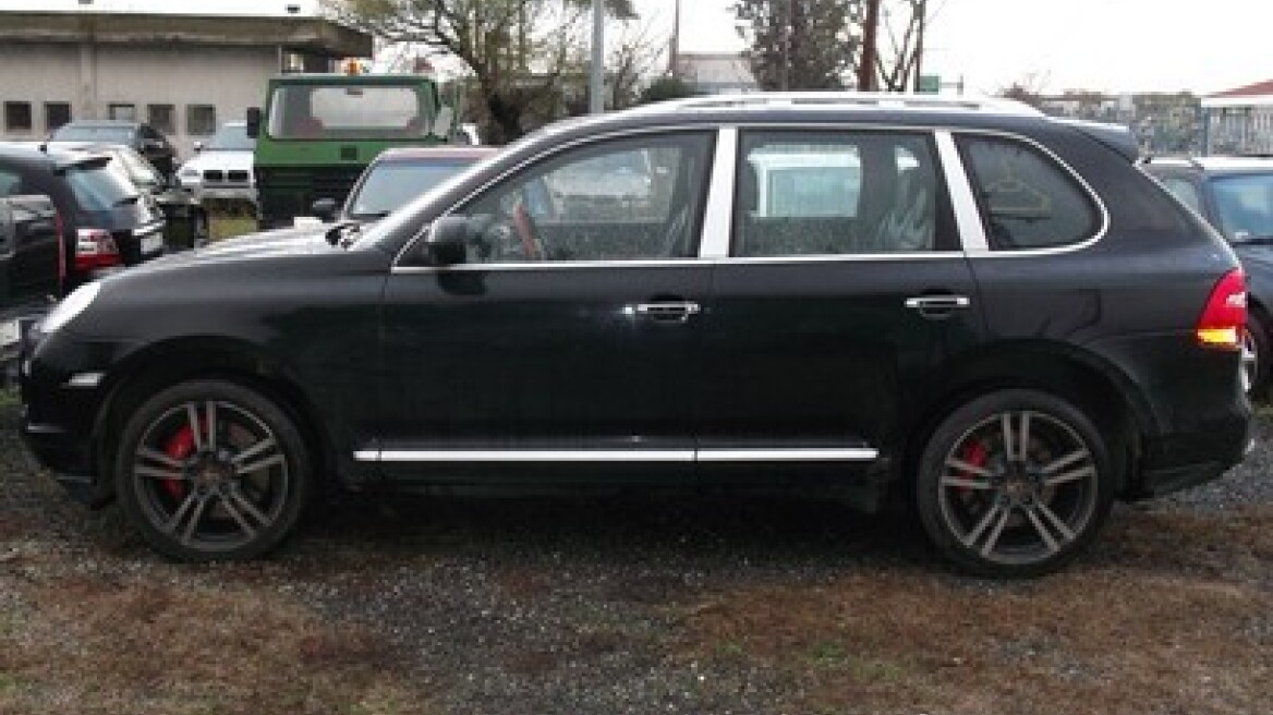 Πήγε στα σύνορα... με κλεμμένο πολυτελές τζιπ