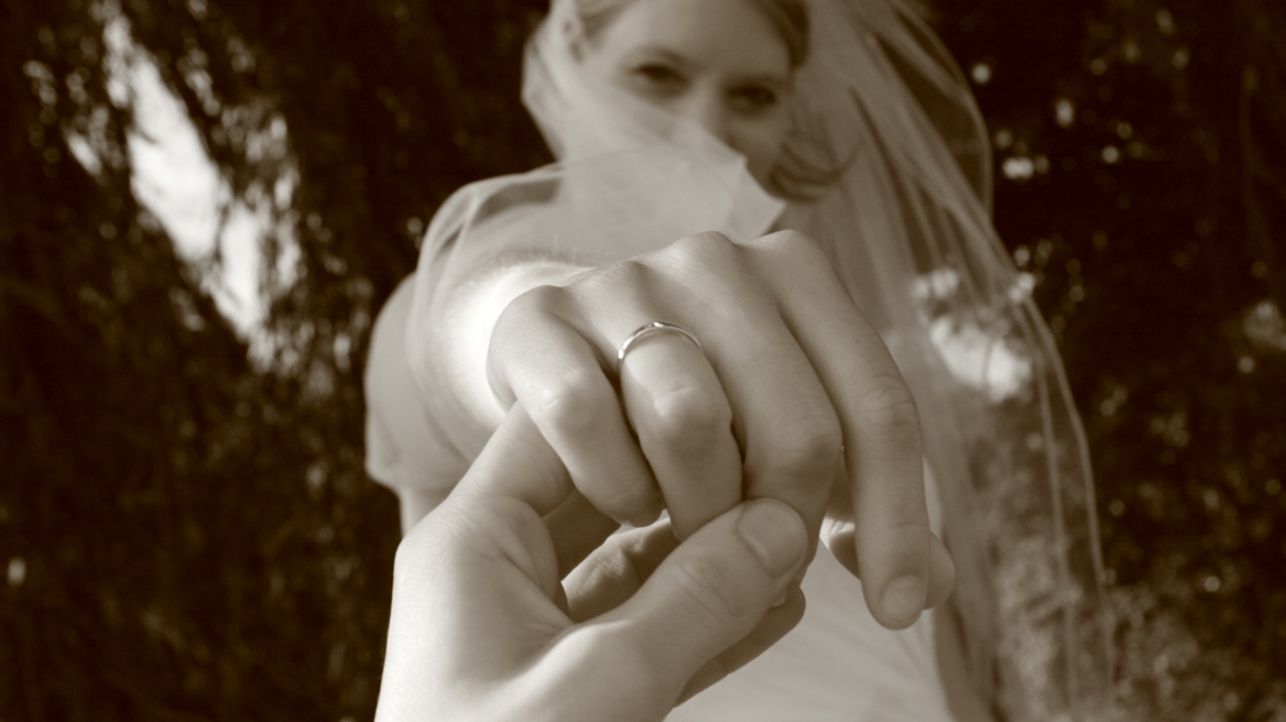 Η πιο... κλαψιάρικη πρόταση γάμου που έχετε δει