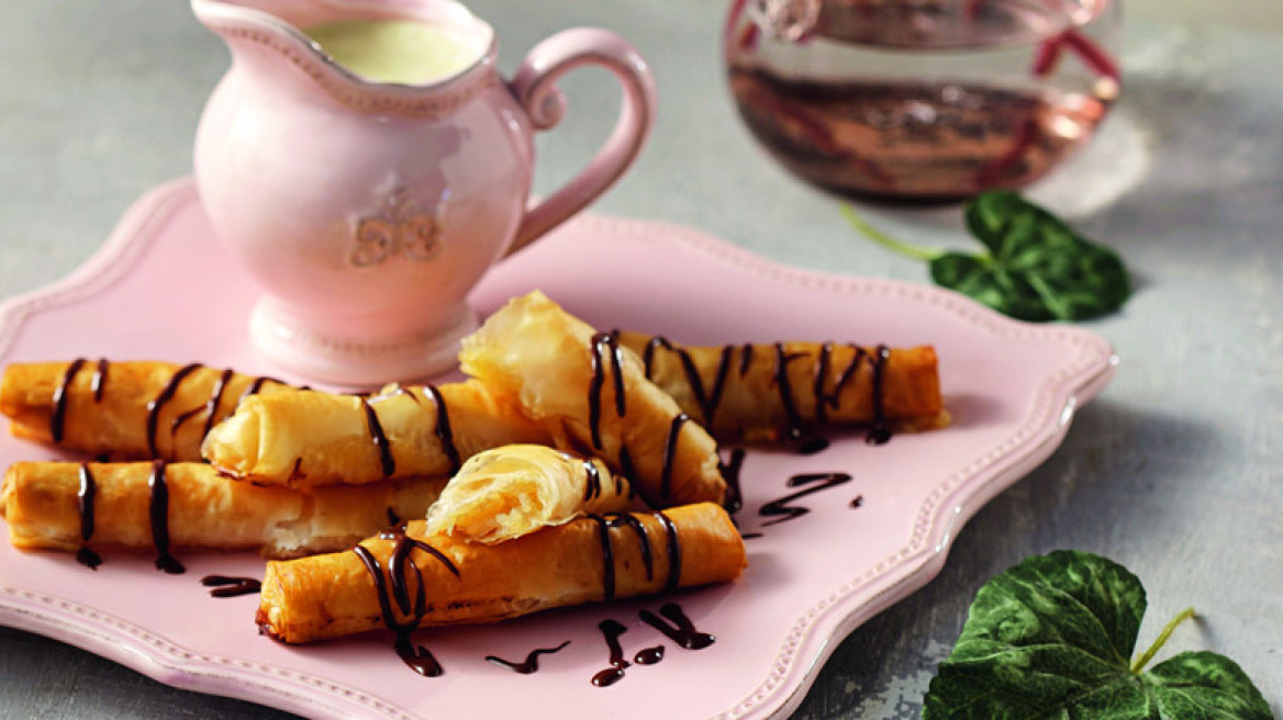 Φλογέρες γεμιστές με πουρέ μήλου