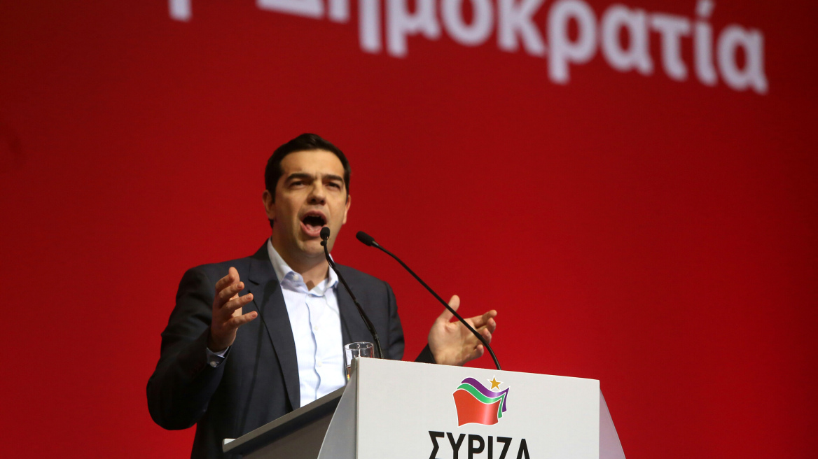 O Τσίπρας μελετά τα ψηφοδέλτια...και τις κινήσεις Λαφαζάνη 