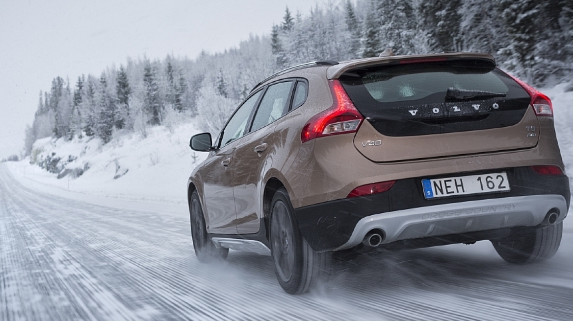 Στα χιόνια με το Volvo V40 CrossCountry
