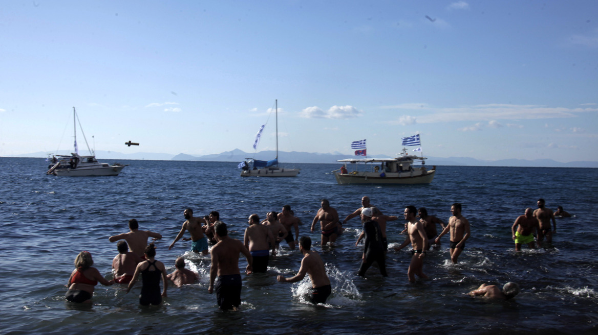 Θεοφάνεια: Τι δήλωσαν Καμμένος-Κουτσούμπας, υπουργοί και βουλευτές 