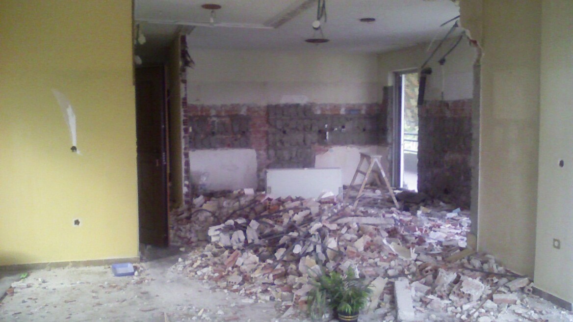 Πάργα: Η γυψοσανίδα έκρυβε ολόκληρο οπλοστάσιο