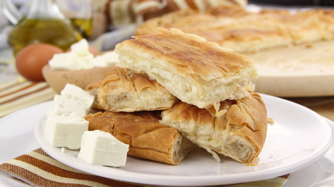 Τυρόπιτα με φέτα, μανούρι και γιαούρτι