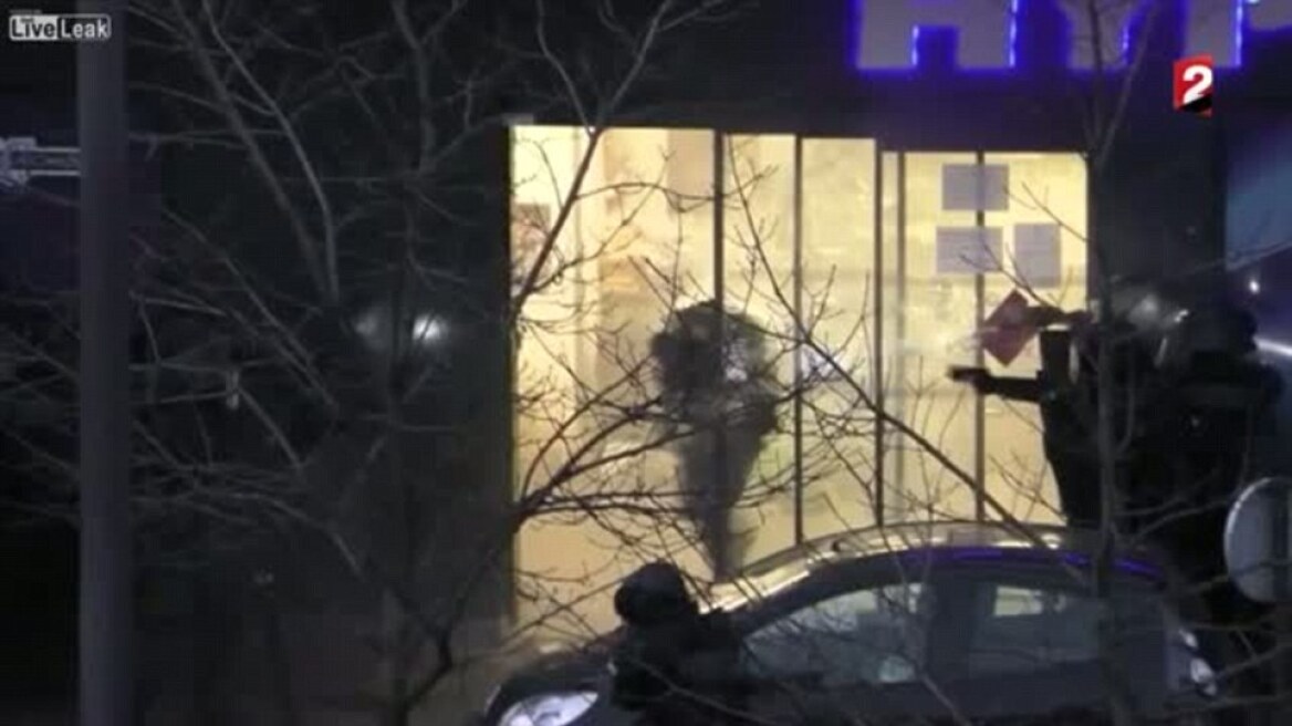 Γαλλία: Δείτε βίντεο από το εβραϊκό παντοπωλείο με τον δράστη να πέφτει νεκρό