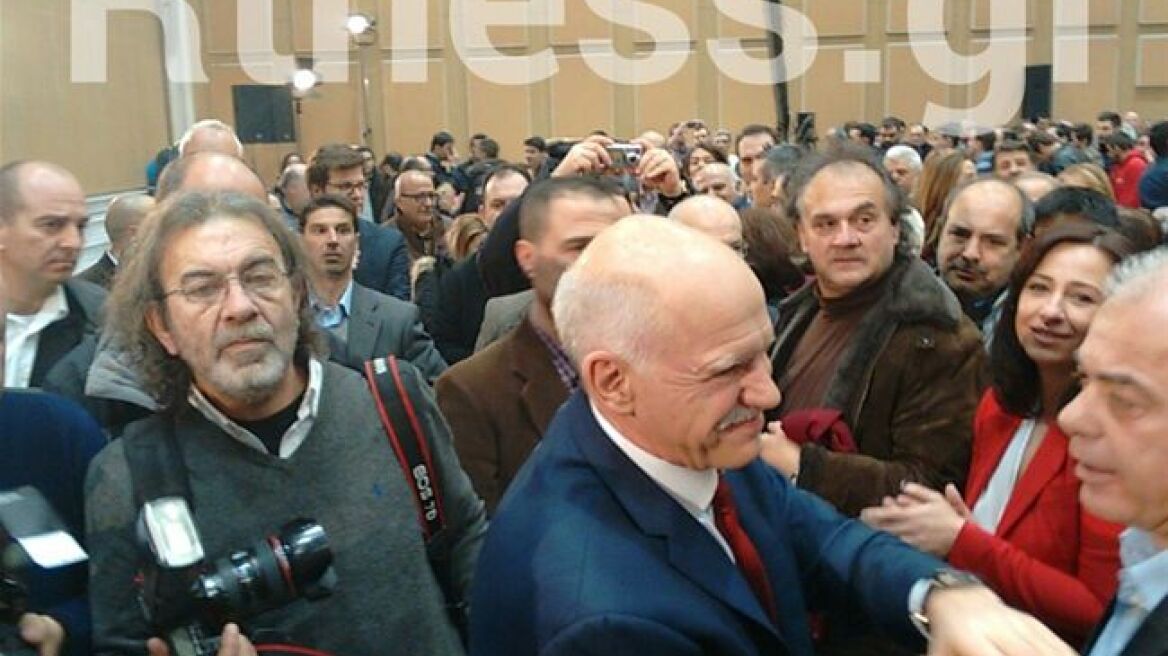 Αποθέωσαν τον Παπανδρέου στη Θεσσαλονίκη 