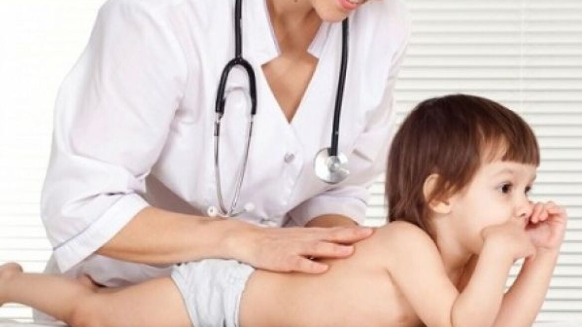 «Πώς μπορώ να καταλάβω αν το παιδί μου έχει σκολίωση;»