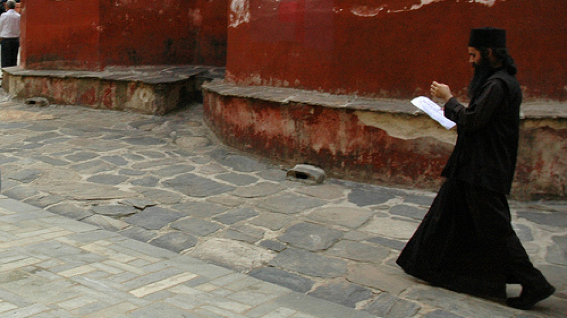 Σπείρα λήστευε ζευγάρια και μοναχούς στην Κεφαλονιά