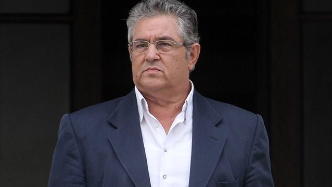 Επίσκεψη Κουτσούμπα στο εκλογικό κέντρο του ΚΚΕ στην Καισαριανή   