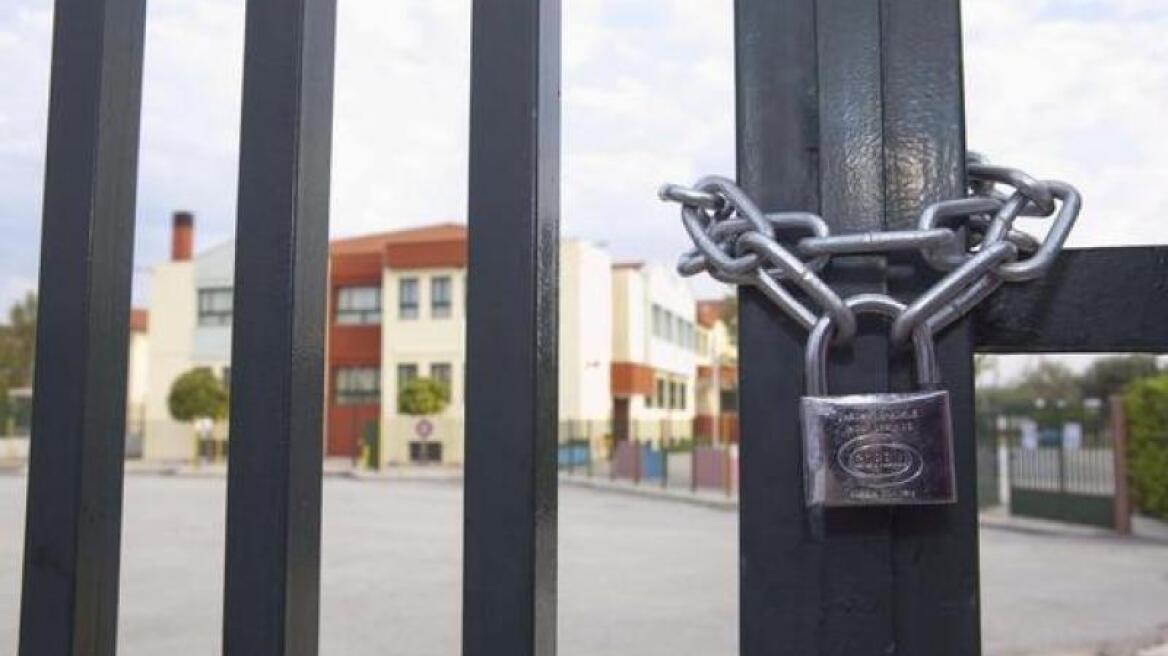 Θεσσαλονίκη: Έβαλαν σιλικόνη στα λουκέτα για να εμποδίσουν το έργο των δικαστικών αντιπροσώπων