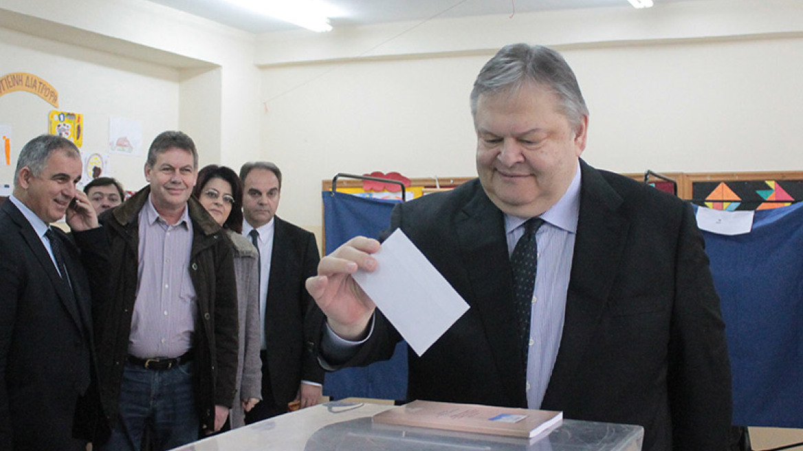 Βενιζέλος: Ο λαός να κάνει επιλογές που θα τον οδηγήσουν σε κάτι καλύτερο και όχι σε κάτι χειρότερο