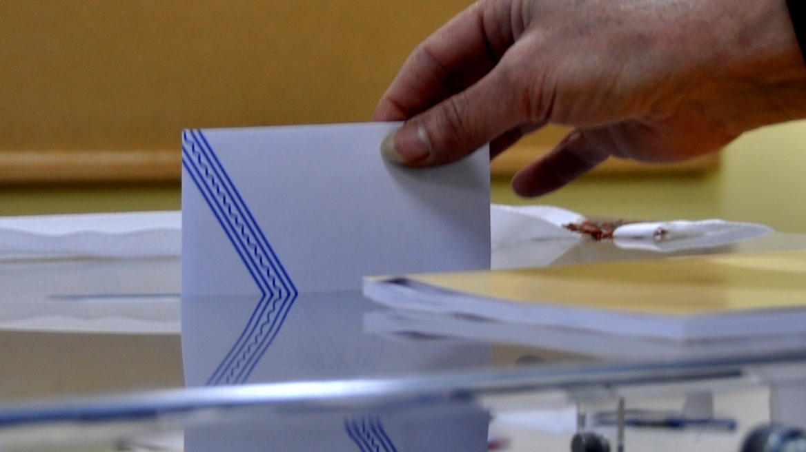 Σε... αναμμένα κάρβουνα και η Κύπρος για τις εκλογές στην Ελλάδα 
