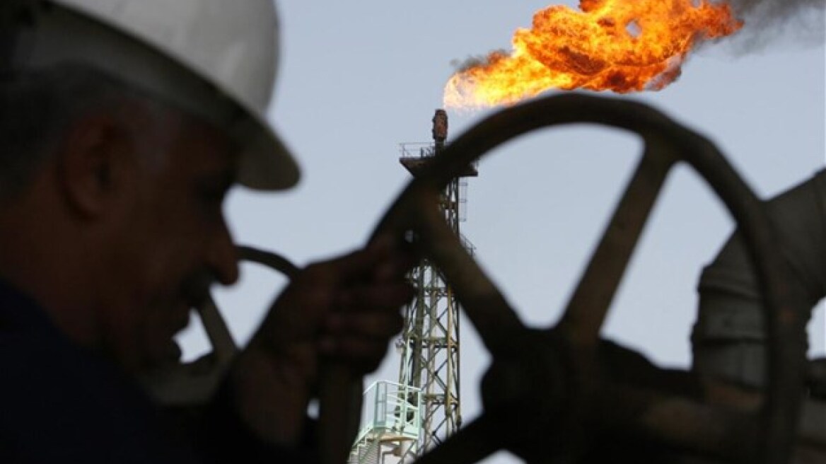 Reuters: Η τιμή του πετρελαίου υποχώρει, ενώ η αβεβαιότητα στην ευρωζώνη μεγαλώνει