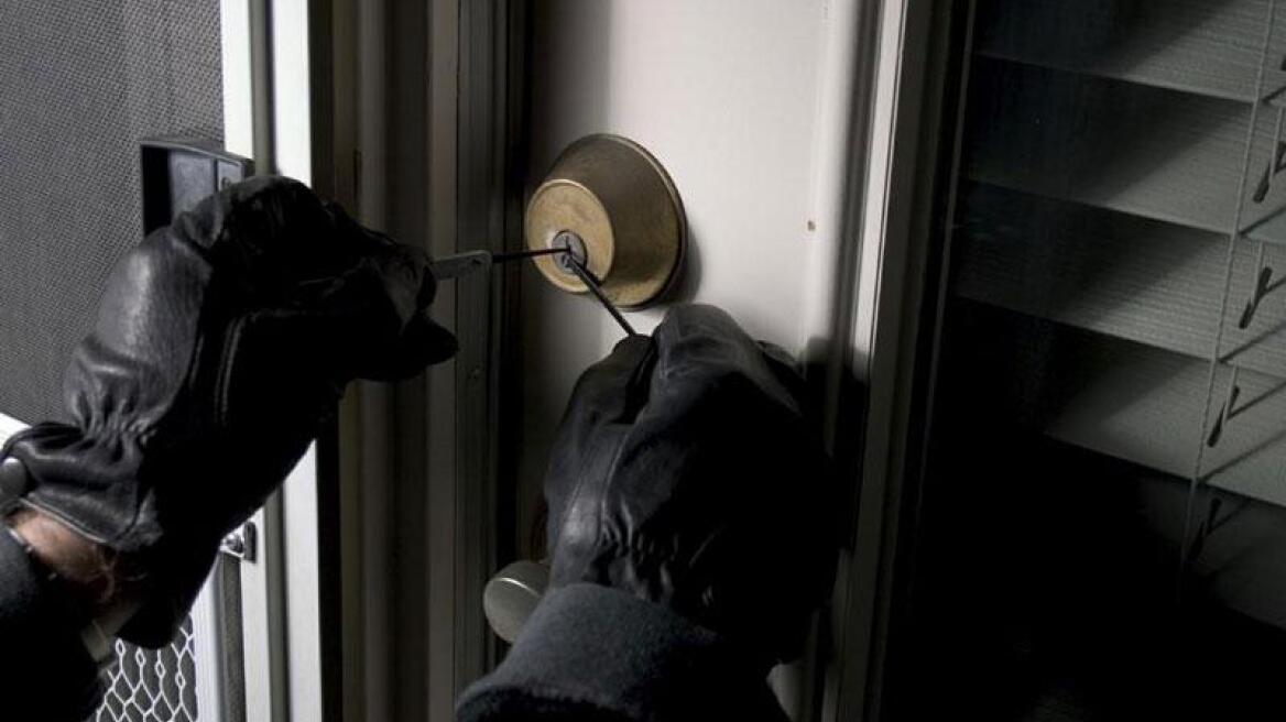 Βόλος: Έκλεβαν τα σπίτια ηλικιωμένων γυναικών