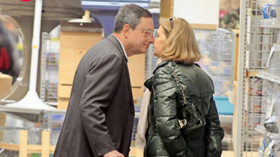 Ο Μάριο Ντράγκι σε τρυφερές στιγμές με τη σύζυγό του 
