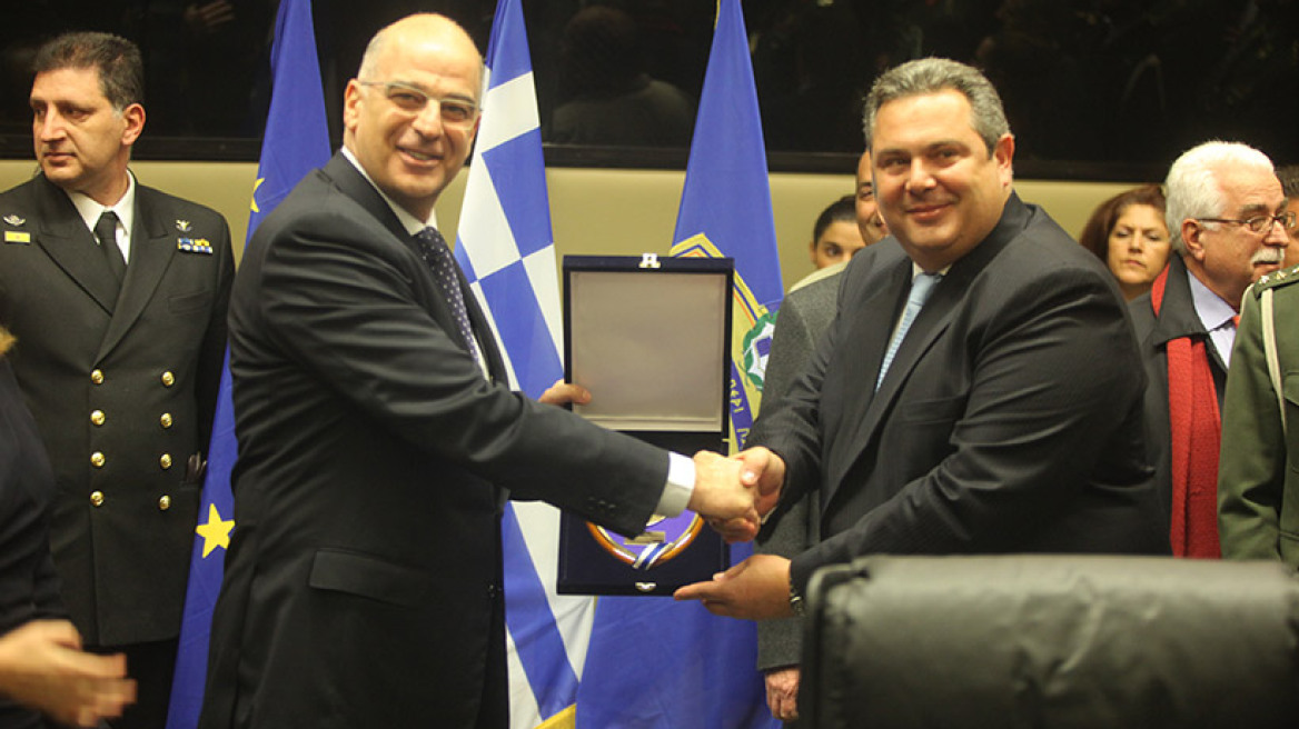 Με μια «συγγνώμη» ανέλαβε το υπουργείο Εθνικής Άμυνας ο Καμμένος