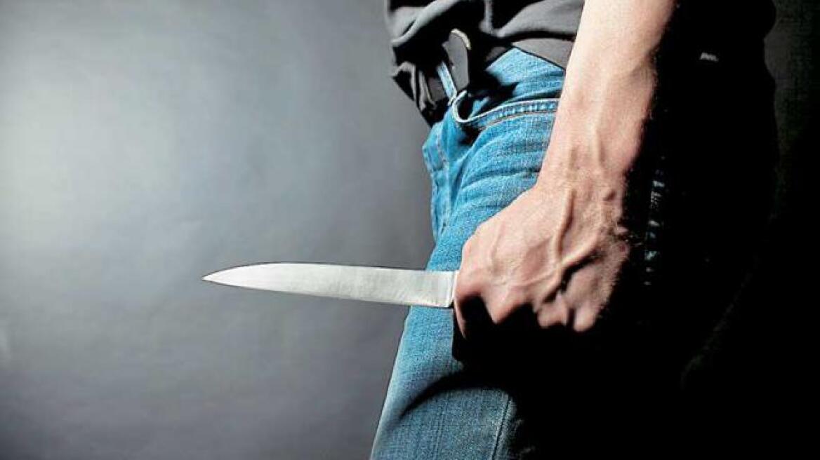 Αμαλιάδα: 60χρονος εισέβαλε με μαχαίρι σε κατάστημα τράπεζας