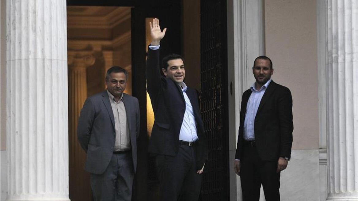 «Αυγή» για παράδοση-παραλαβή στο Μαξίμου: Μικροπρεπής ο Σαμαράς ως το τέλος