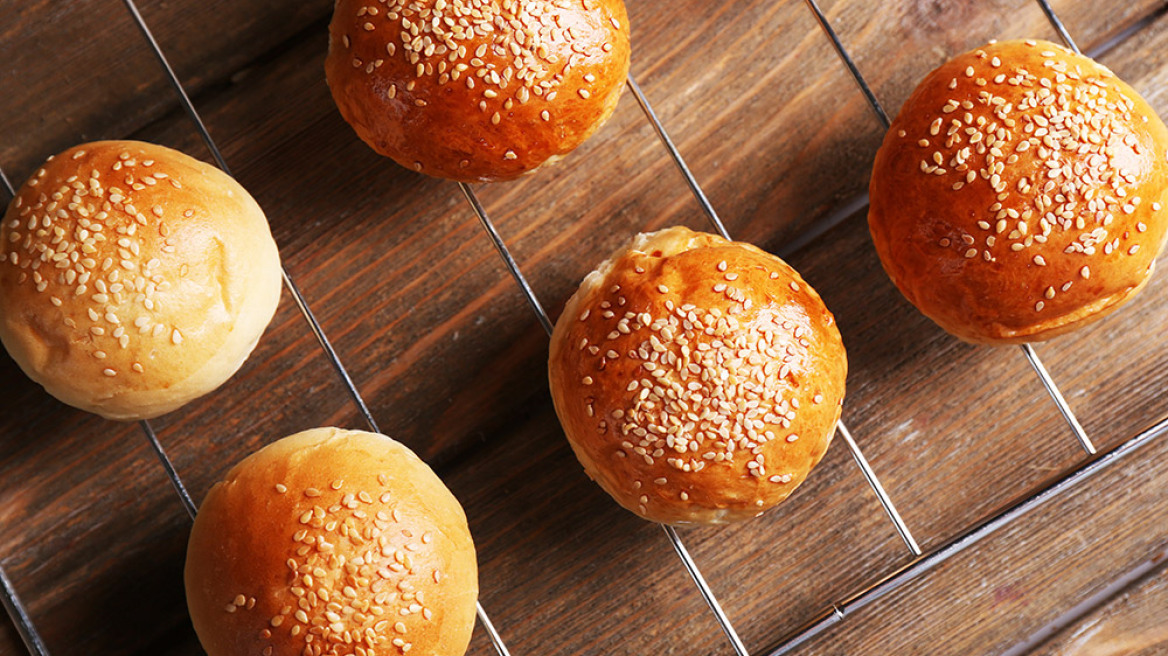 Αφράτα ψωμάκια για μπέργκερ και σάντουιτς