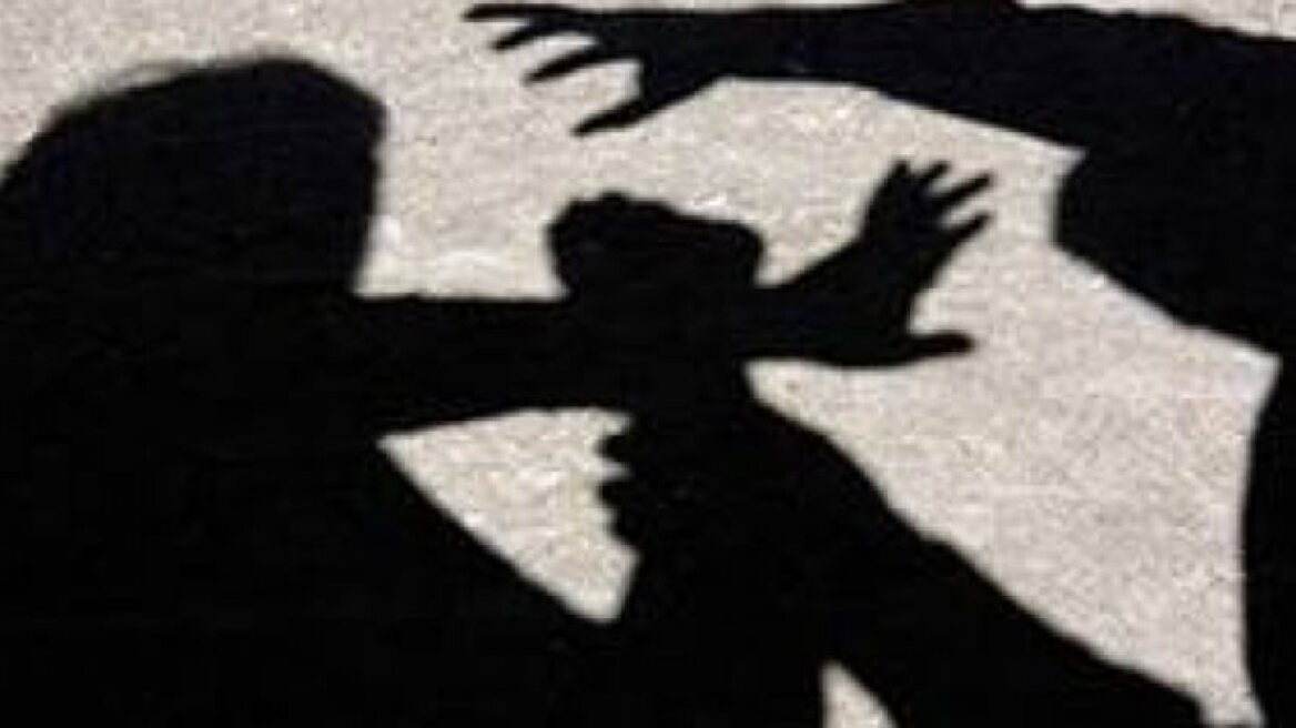 Χαλκίδα: Γυναίκα τα έβαλε με δυο τσαντάκηδες και νίκησε