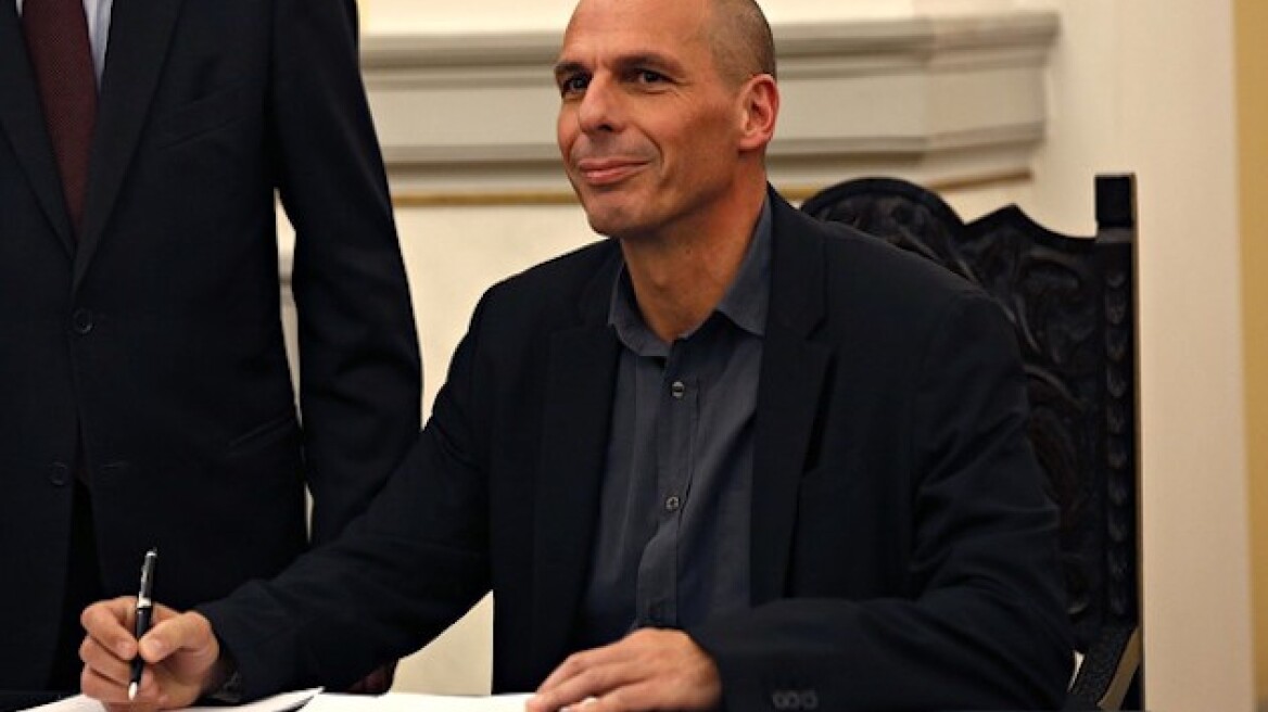 Στο Παρίσι σήμερα ο Βαρουφάκης - Αύριο το ραντεβού με Σαπέν 