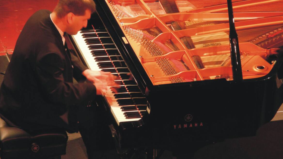 Ο Δημήτρης Σγουρός στο Μέγαρο Μουσικής Αθηνών