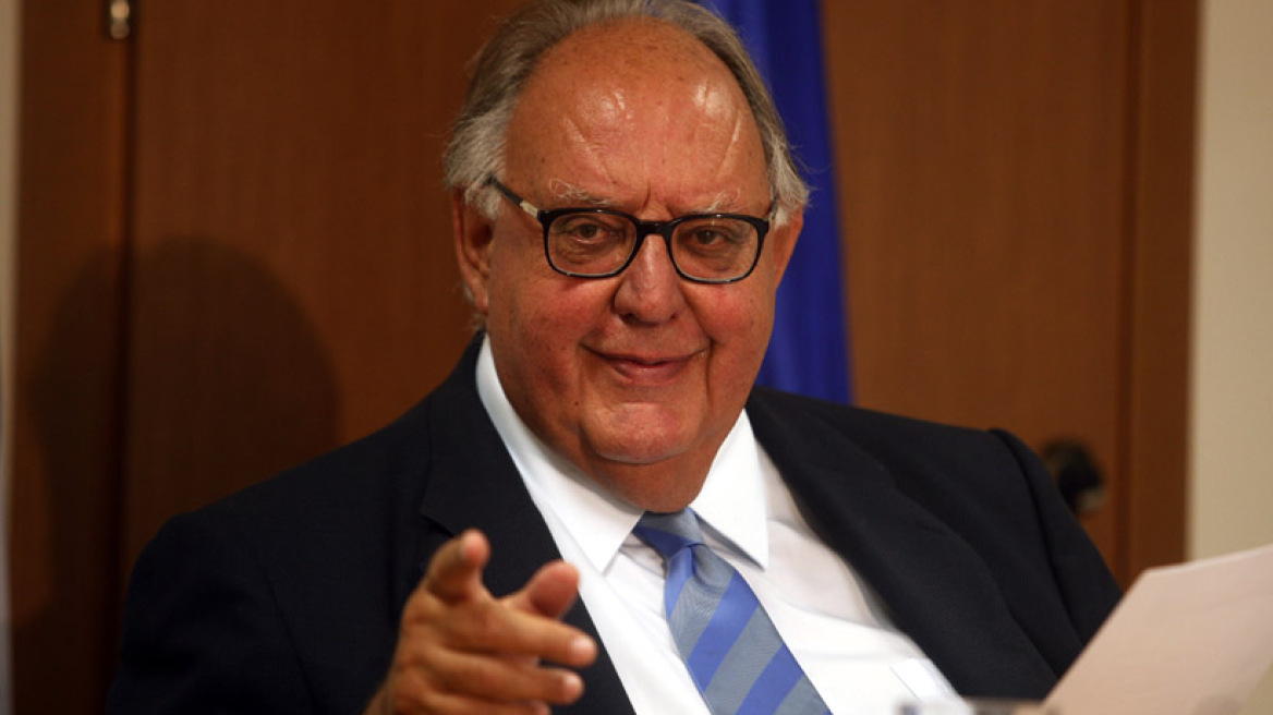 Πάγκαλος για Βαρουφάκη: «Άθλιο» το πουκάμισο έξω - «Να δει ψυχίατρο» για το χέρι στην τσέπη 