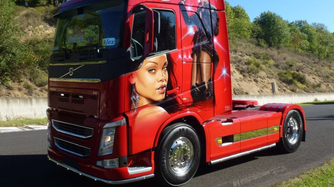 Video: H Rihanna έγινε τράκτορας… 