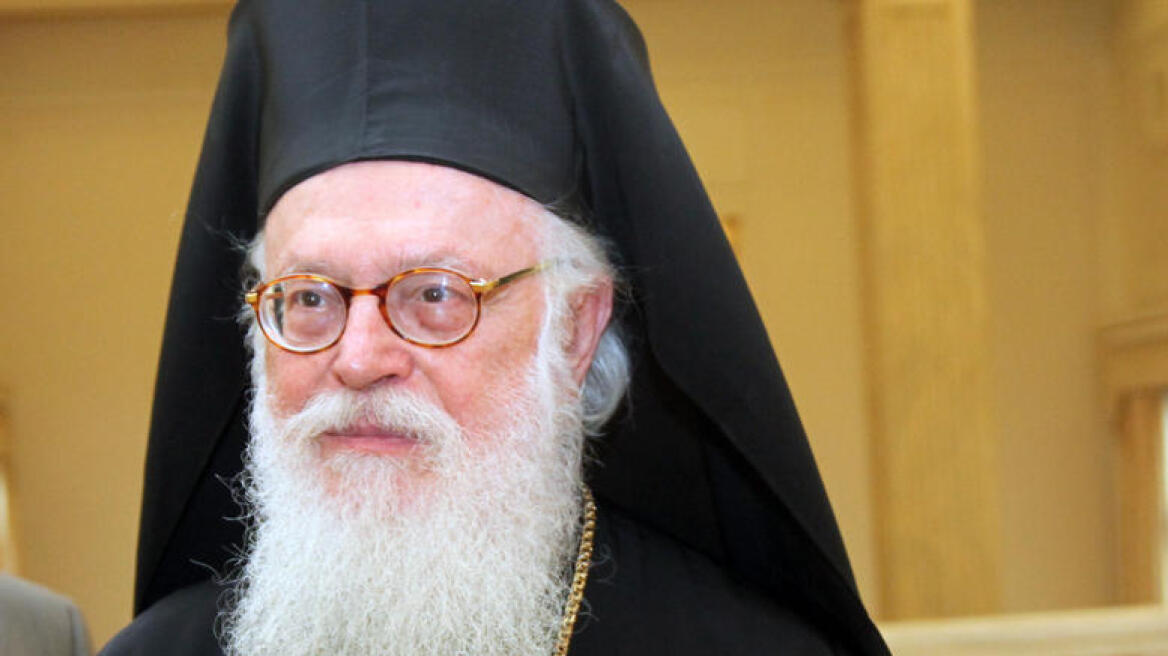 Διαψεύδει η κυβέρνηση τα περί πρότασης στον Αρχιεπίσκοπο Αναστάσιο για ΠτΔ