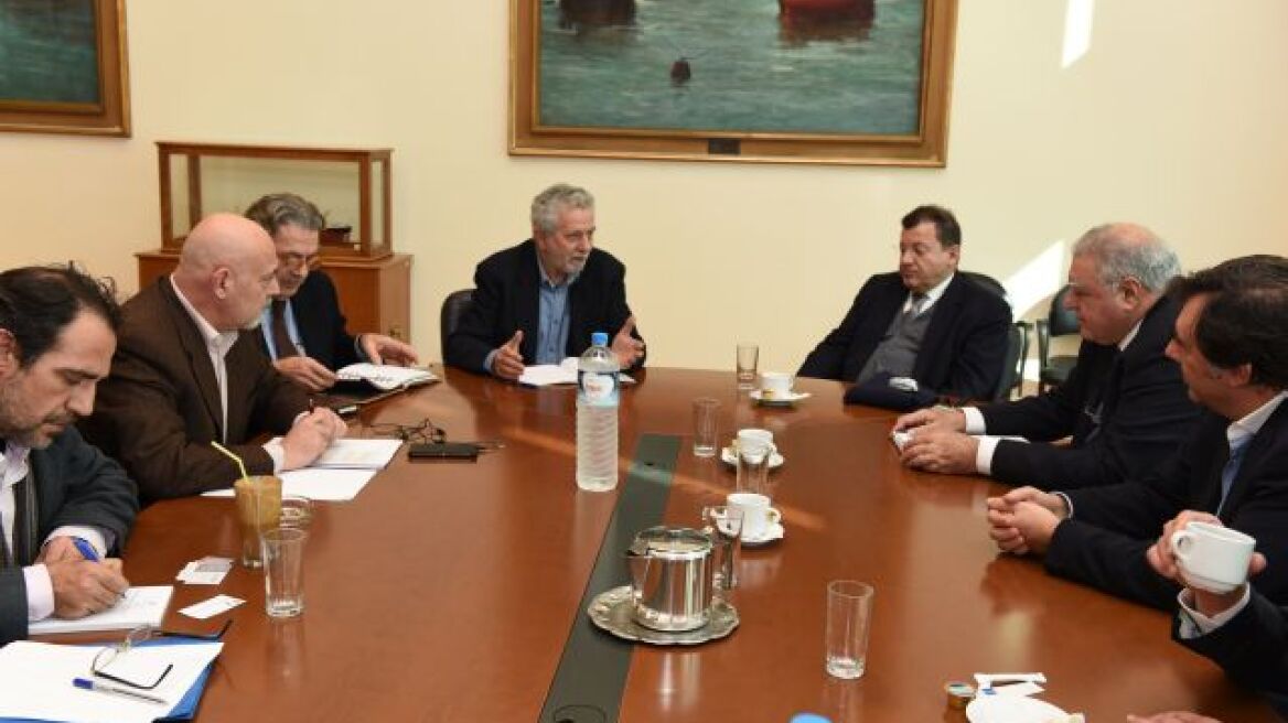 Δρίτσας προς ακτοπλόους: Ξοφλήστε άμεσα τα χρωστούμενα στους ναυτικούς