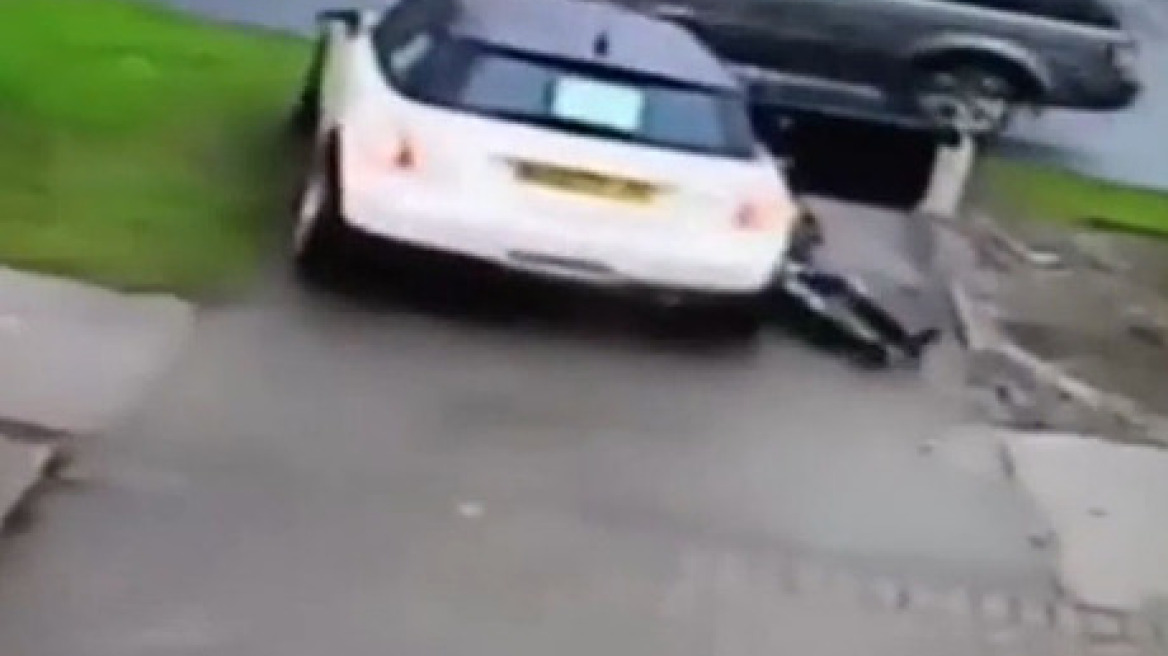Βίντεο: Κλέφτης αυτοκινήτου παρασέρνει τον ιδιοκτήτη του