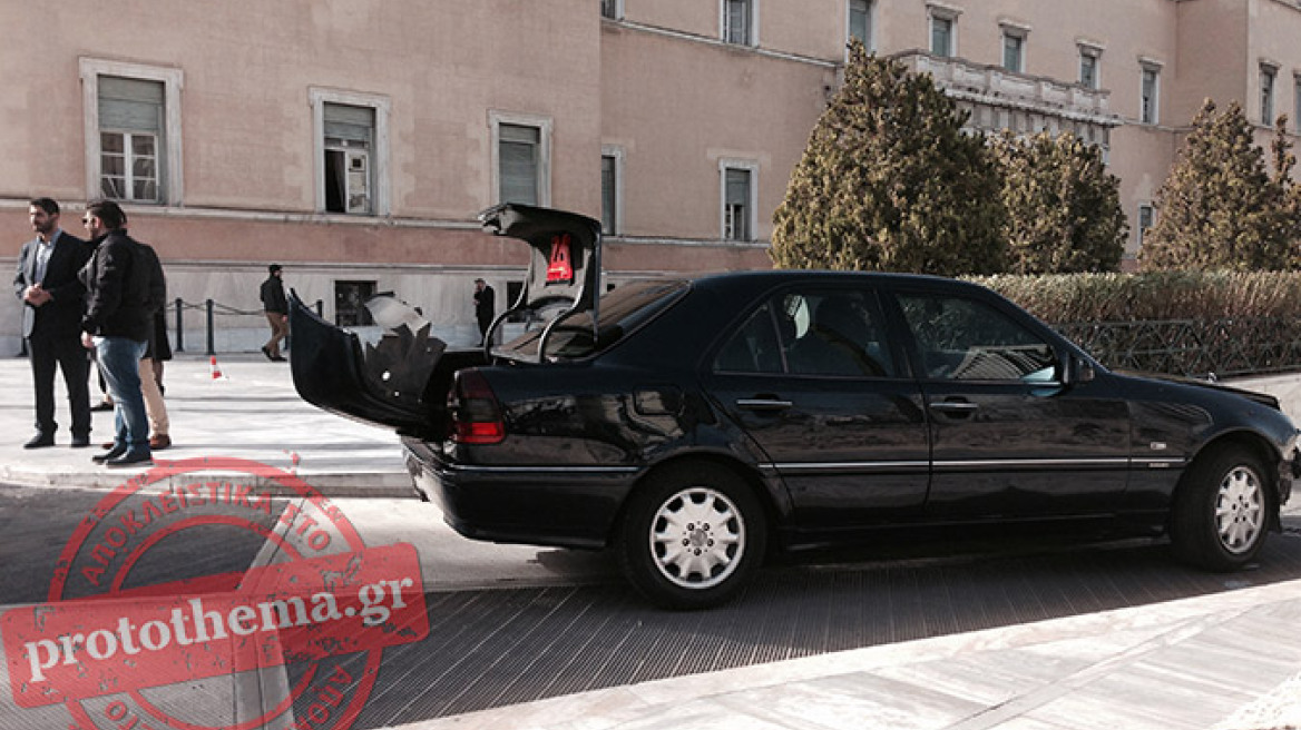 Βίντεο: Τροχαίο στη Βουλή με αυτοκίνητο του Πατριαρχείου Ιεροσολύμων 