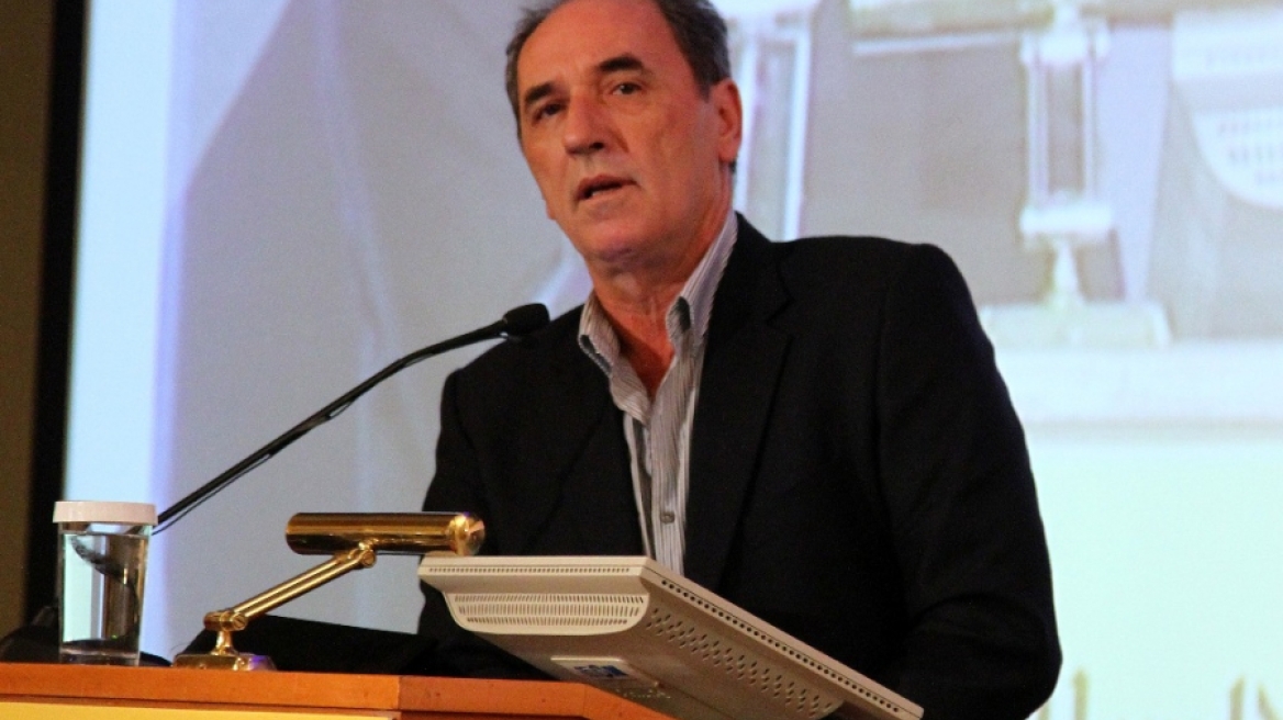 Διαψεύδει ο Σταθάκης ότι έκανε δηλώσεις στην WSJ για πρόβλημα ρευστότητας