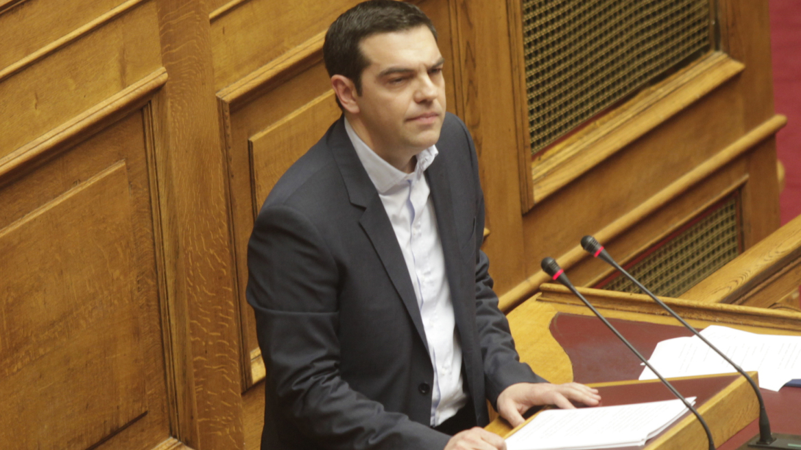 Τα δάκρυα του Τσίπρα - Ζήτησε να μείνει για λίγο μόνος του μετά την ομιλία