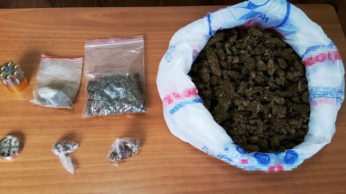 Αλεξανδρούπολη: Εκρυβε στο τροχόσπιτο μισό κιλό χασίς