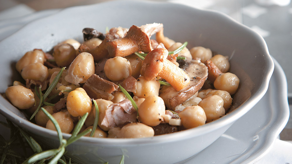 Μανιτάρια με ρεβίθια και προσούτο Ευρυτανίας