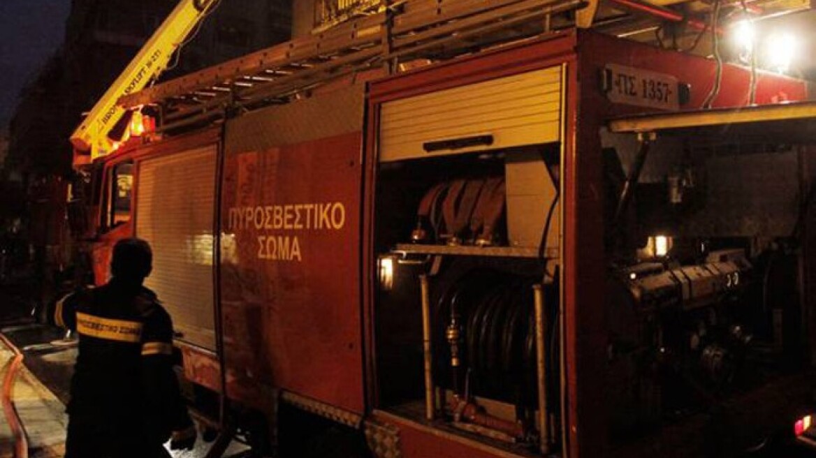 Ηράκλειο: Πυρκαγιά σε αποθήκη στη Θέρισο