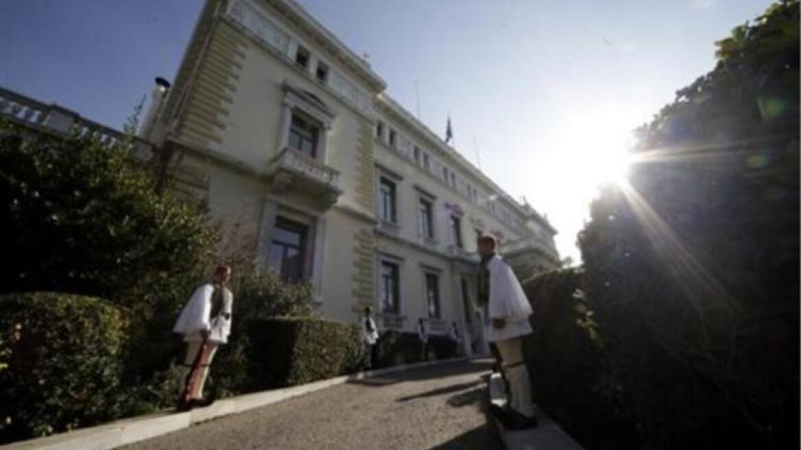 Αβραμόπουλος, Καρυστιάνη, Δρεττάκης ή όνομα-έκπληξη; Ο ΣΥΡΙΖΑ «βγάζει» Πρόεδρο