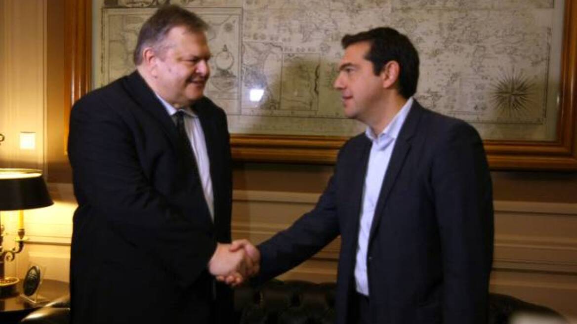 Σε εξέλιξη η συνάντηση Τσίπρα - Βενιζέλου