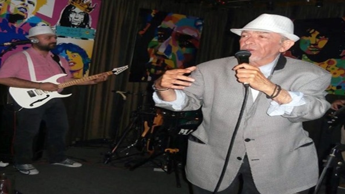 Μέσα σε πλοίο άφησε την τελευταία του πνοή ο τραγουδιστής της ροκ Ταξιάρχης Μέρος