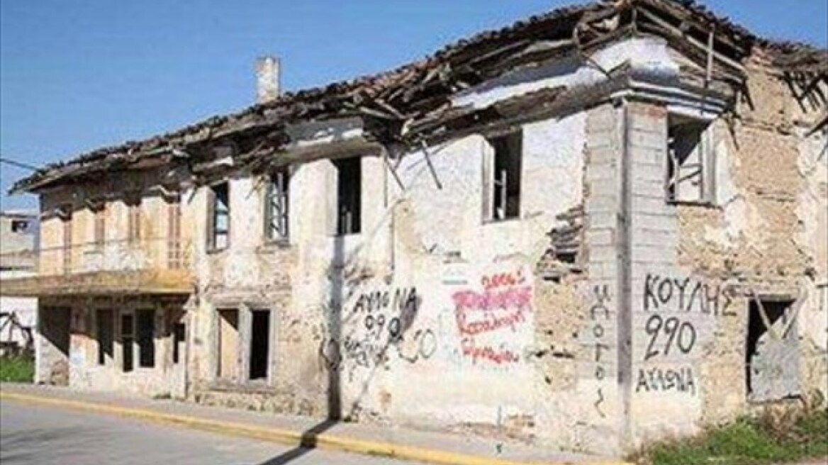 Κατεδαφίζεται το σπίτι του Μενέλαου Λουντέμη