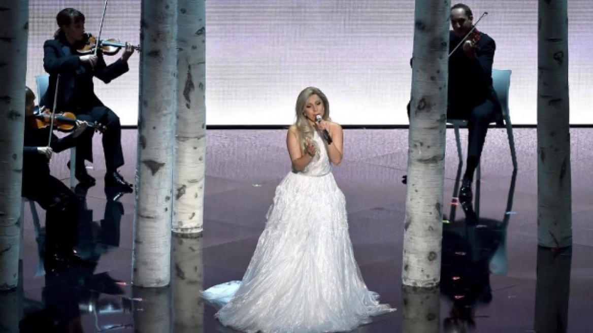Βίντεο: Η εντυπωσιακή ερμηνεία της Lady Gaga στη σκηνή των Oscar 