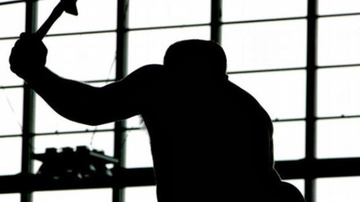 Κλιμακωτή μείωση του προστίμου για τη «μαύρη» εργασία σχεδιάζει ο Σκουρλέτης