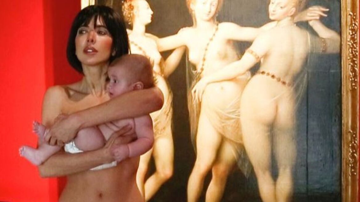 Γερμανία: Καλλιτέχνις κυκλοφορεί γυμνή σε μουσείο και προκαλεί!