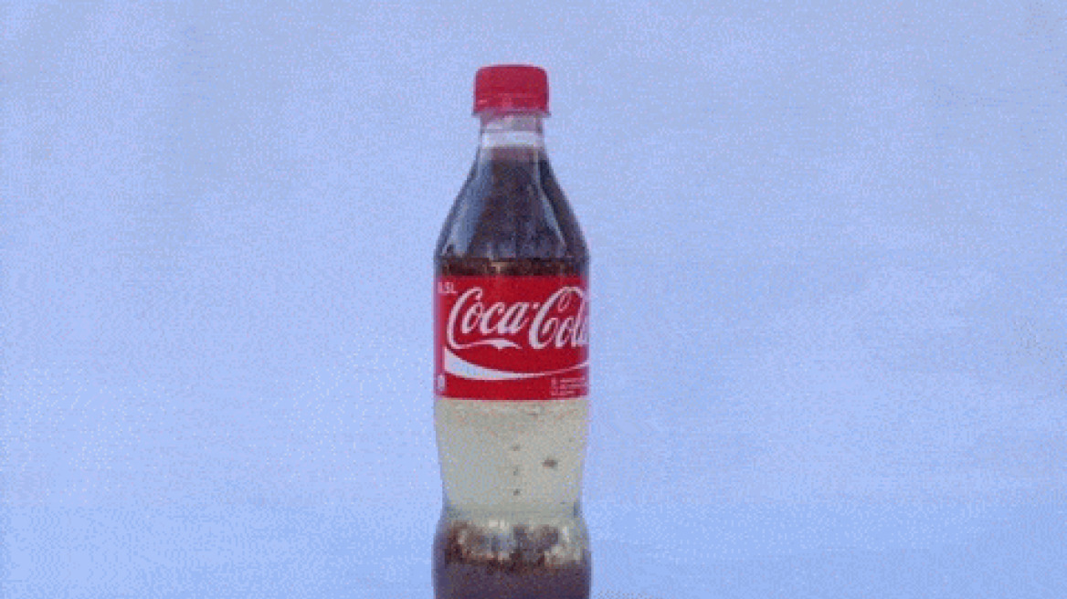 Δείτε το αποτέλεσμα ανάμειξης της κόκα κόλα με γάλα!