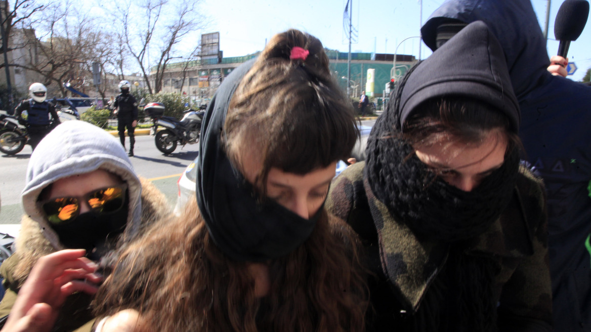 Στη φυλακή η μητέρα και η σύντροφος του Γ. Τσάκαλου 