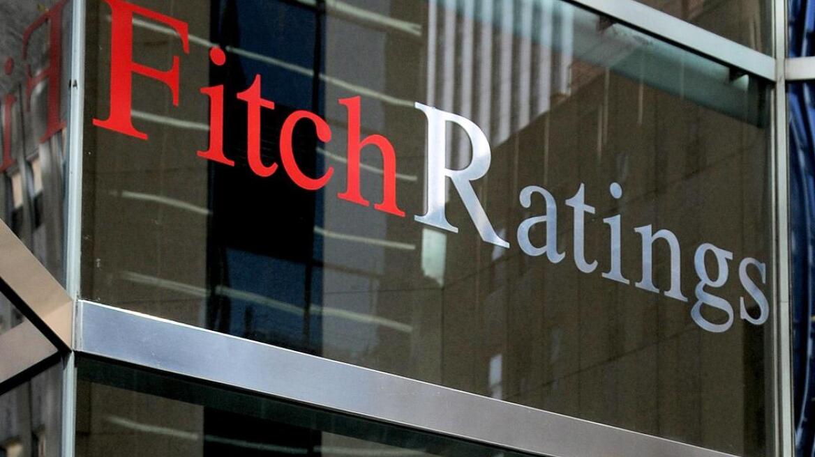 Fitch: Απειλεί με υποβάθμιση της Ελλάδας