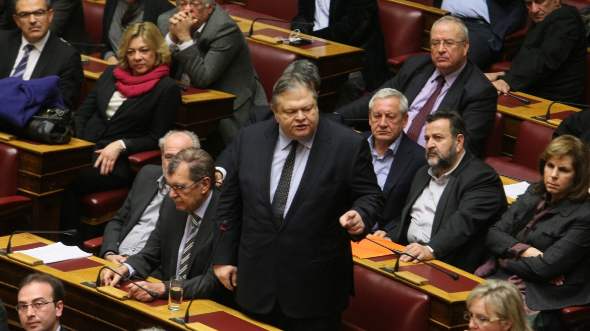 ΠΑΣΟΚ: Και τα επιδόματα ανέργων του ΟΑΕΔ για την εξυπηρέτηση του δημόσιου χρέους