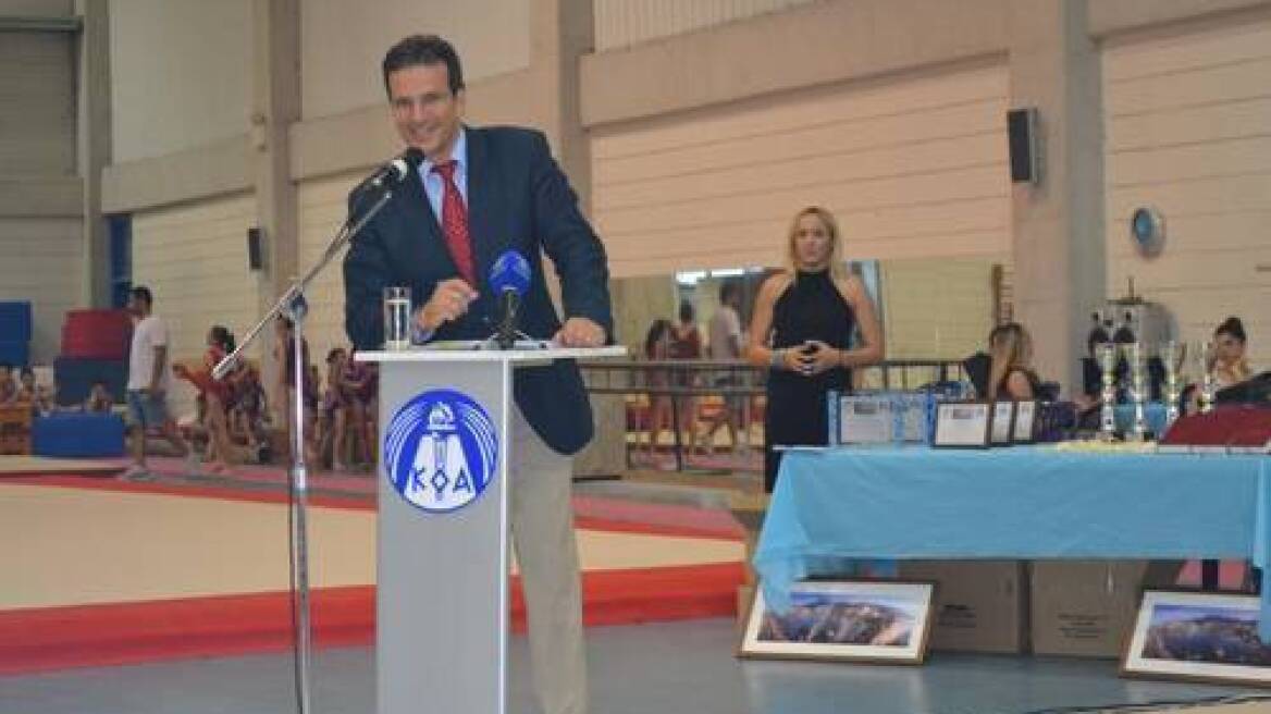 Κύπριος παρουσιαστής μήνυσε τις ερωμένες του που τον «κάρφωσαν» στη σύζυγο! 